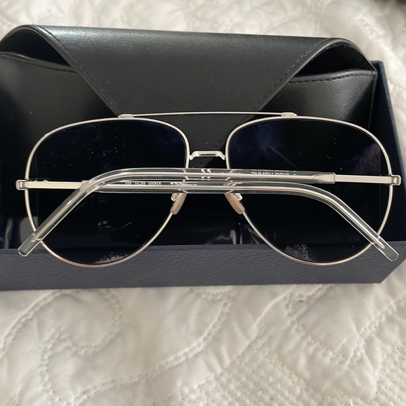 Gorgeous Brand New Christian Dior with Logo - Picture 2 of 6